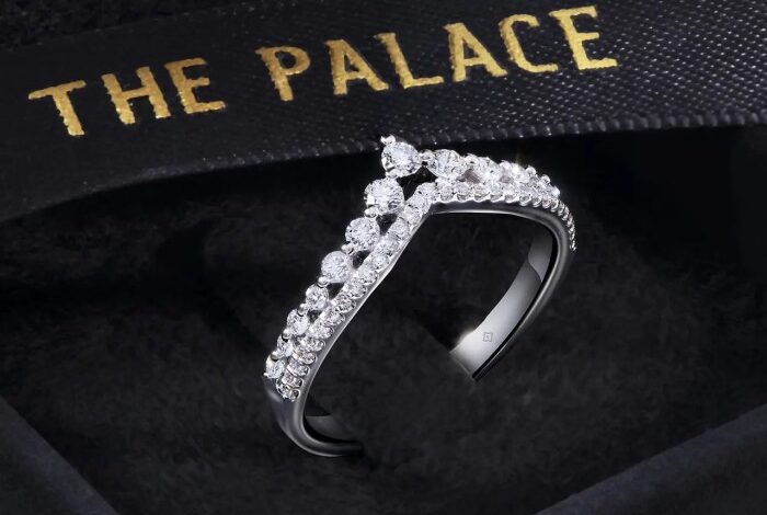 The palace jeweler manjakan para pelanggan dengan hadiah dan diskon di