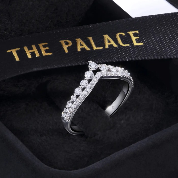 The palace jeweler manjakan para pelanggan dengan hadiah dan diskon di