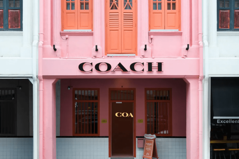 The coach restaurant tawarkan pengalaman belanja tas mewah di restaurant