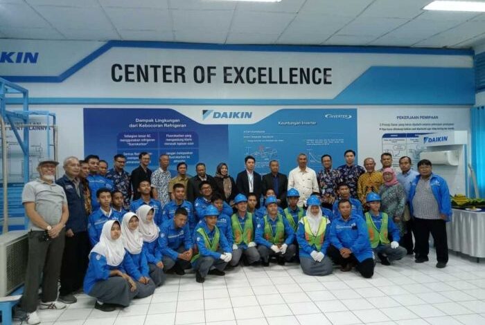 Pusat keunggulan daikin hadir di smkn 1 lamongan jadi yang pertama di jatim