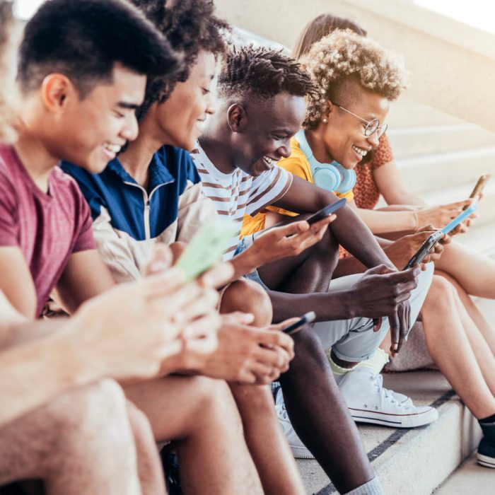 Riset gen z dan milenial pakai media sosial untuk lakukan pencarian produk cpg dan makanan