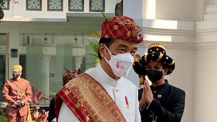 Makna baju adat kutai yang dikenakan jokowi pada hut ke 79 ri