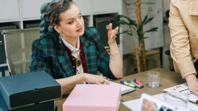 2 tanda kamu tidak disukai rekan kerja di kantor apa saja