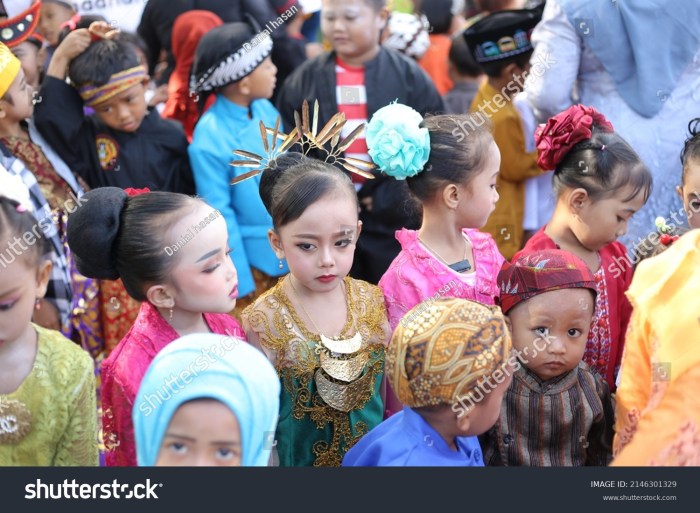 Javanese costume traditional couple