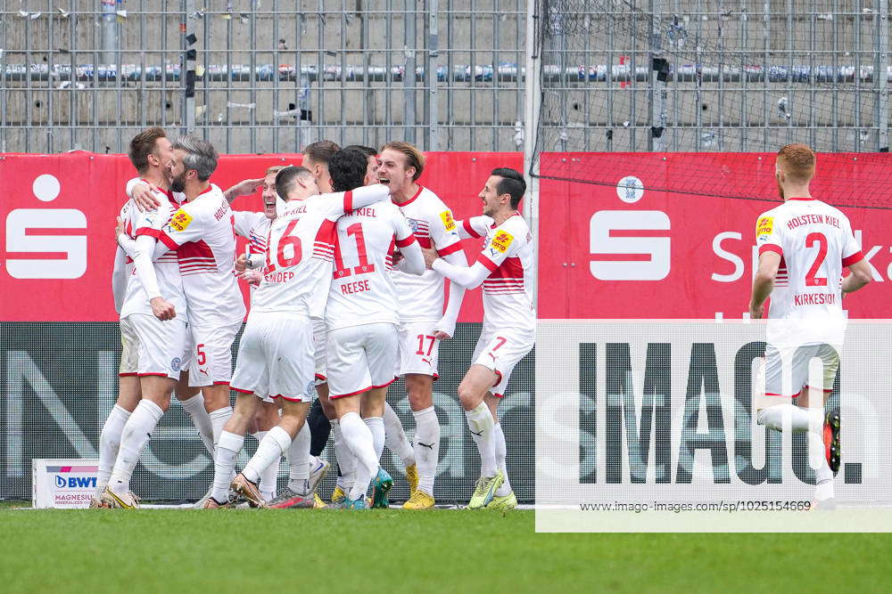 Drama tujuh gol laga Bayern Muenchen vs Holstein Kiel