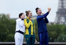 Akrabnya atlet badmindon peraih medali olimpiade * selfie bareng pakai galaxy z flip6 olympic edition