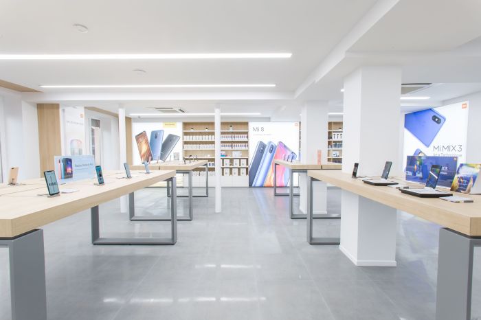 Champs apple élysées avenue parisian elysees paris famed open store shopping sunday will Seru samsung sulap toko di champ elysees paris jadi ruang experience sambut olimpiade *